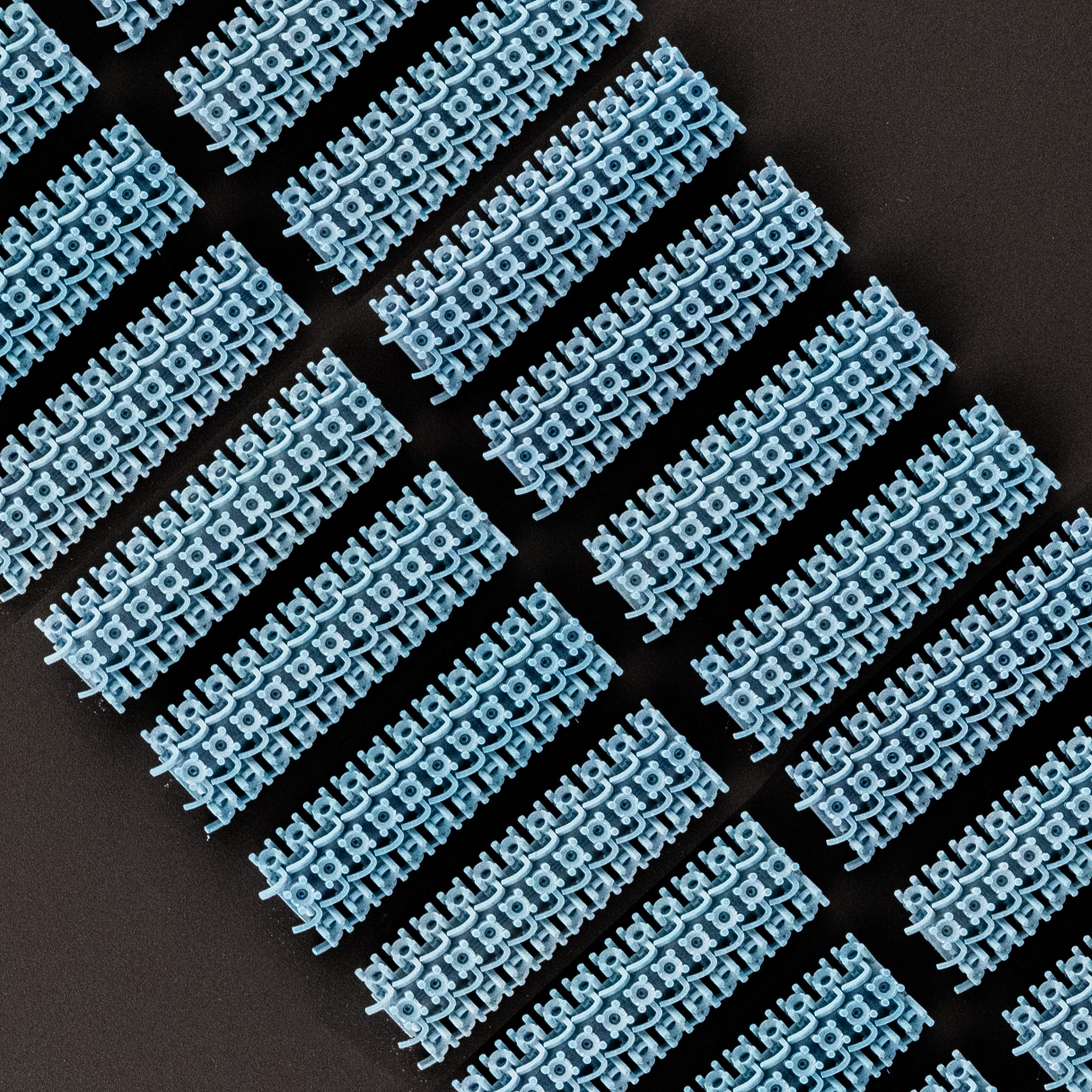 3D-gedruckte Wachsmodelle für Schmuck in Serienproduktion – präzise vorbereitet für den Edelmetallguss bei Precious Metal Casting AG (PMC).